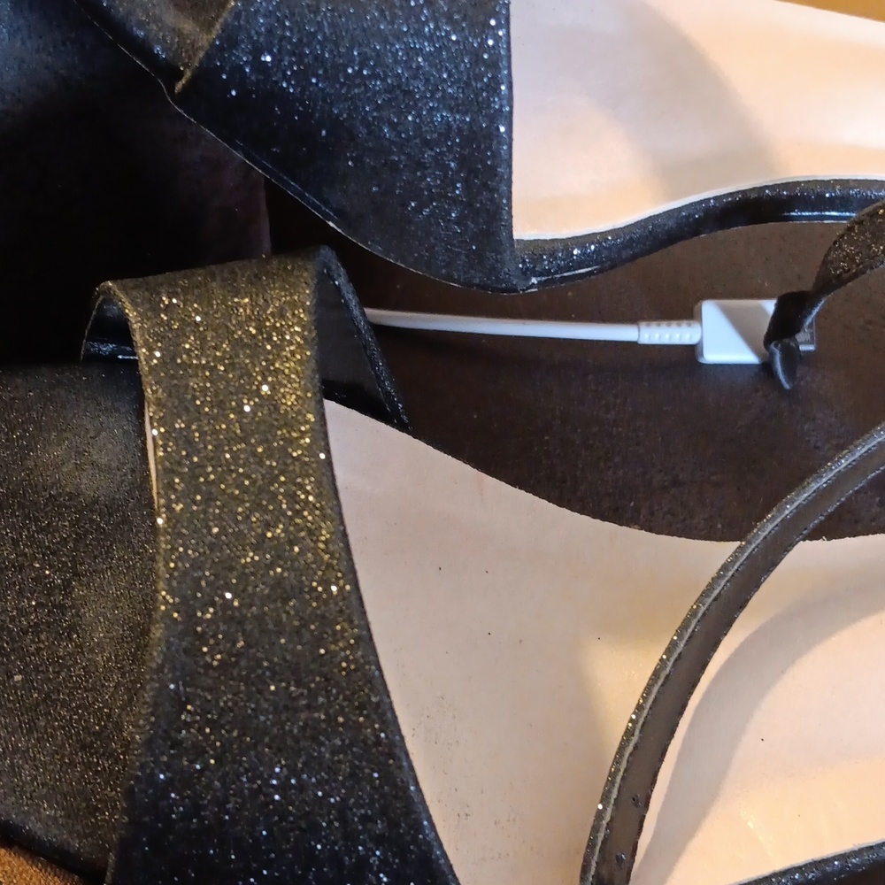 DeBlossom Collection ankle strap block heel sandals 9 - Picture 7 of 7